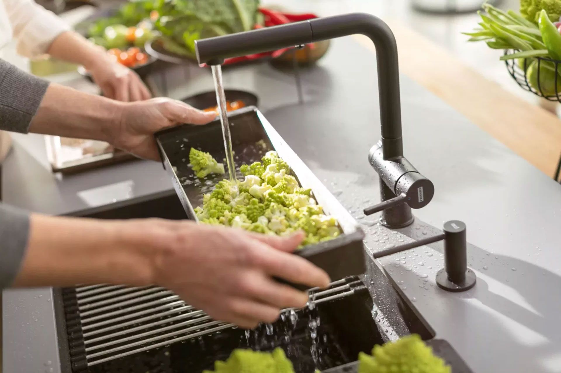 Franke Active L Twist Black Matt